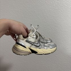 Nike V2k Silver