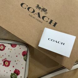 NEW Coach C7410 Long Zip Around Wallet With Ornament Print in Gold Chalk Multi Color.