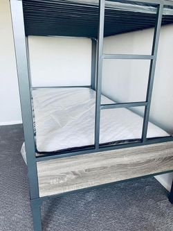 Twin/Twin Bunkbed