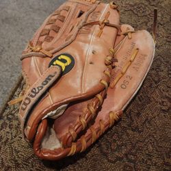 Wilson LEATHER SOFTBALL GLOVE LIKE NEW MAKE OFFER