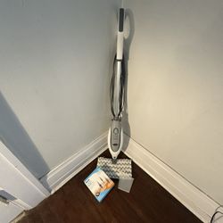SHARK  steam mop ( for hardwood/ tile) NEW  unused PADS 