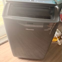 Hisense - 10,000 BTU Smart Portable Inverter Air Conditioner with Wi-fi and Remote Control - Black