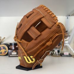 Wilson A2000 EL3 11.75” RHT 
