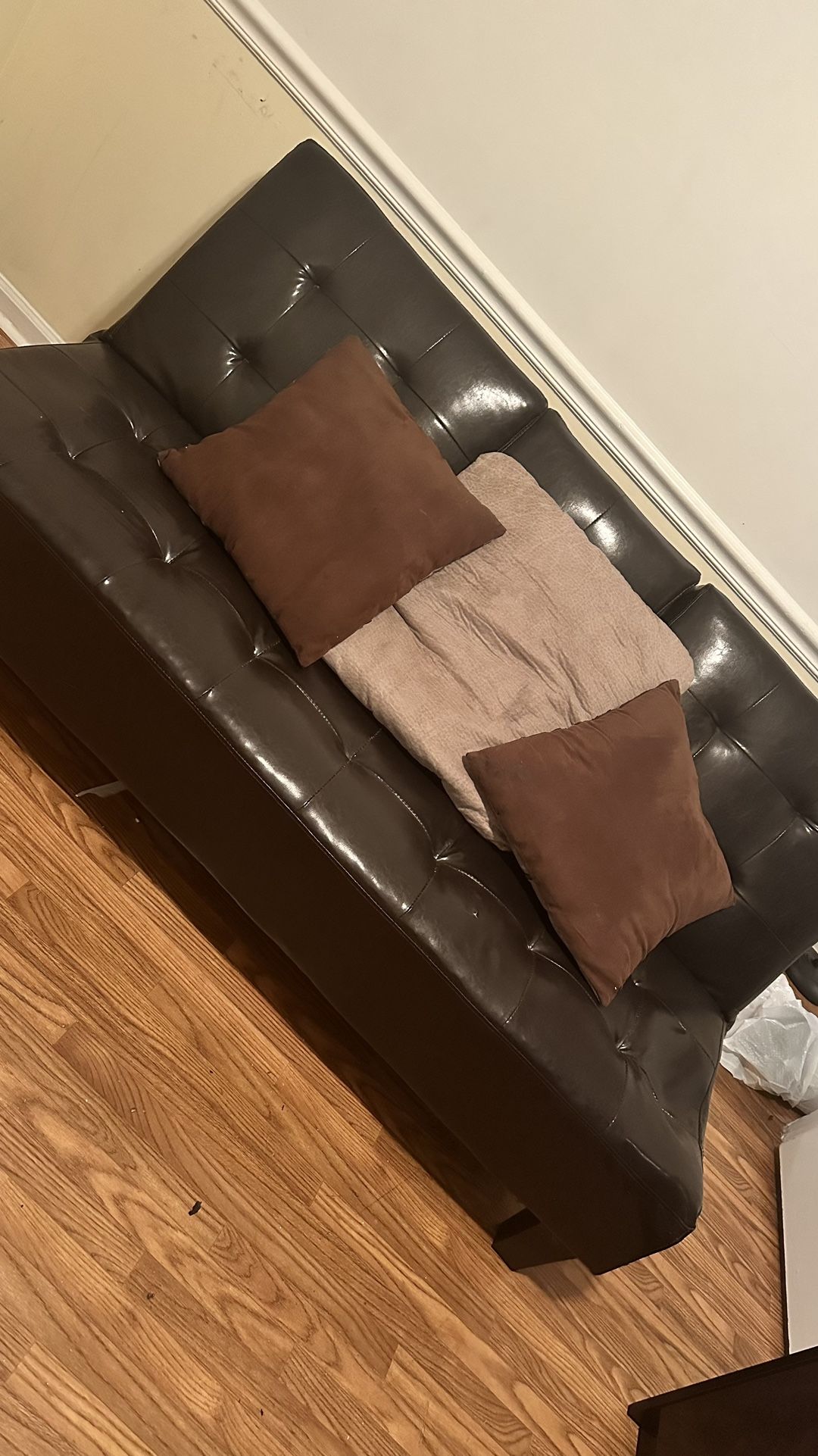 FREE LEATHER FUTON 