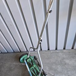 SCOTTS  - WALK BEHIND PUSH MOWER.
