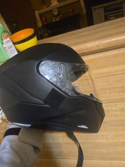 Motorcycle helmet with Cardo