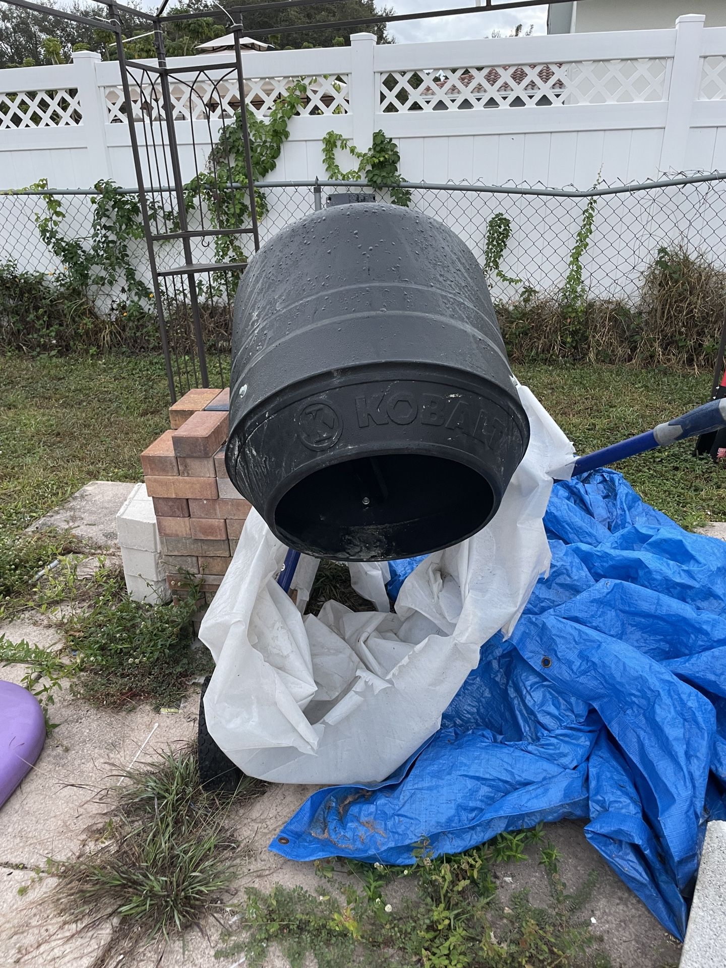 Kobalt 4cu Ft 0.5 HP Cement Mixer for Sale in Pompano Beach, FL OfferUp