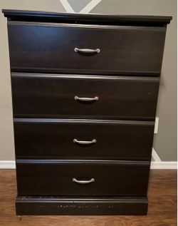 4 Drawer Dresser walnut