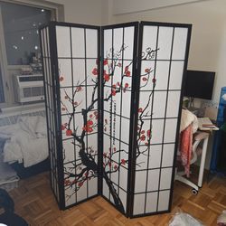 Foldable room divider