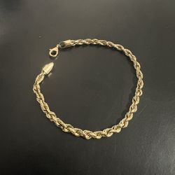 10k  Solid gold Rope bracelet 8 inches 9.52 grams
