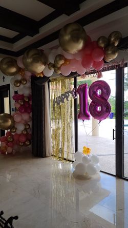 Organic balloons arch