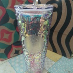 Starbucks Christmas Holiday 2023 White Clear Diamond Prism Crystal Venti  Tumbler for Sale in San Bernardino, CA - OfferUp