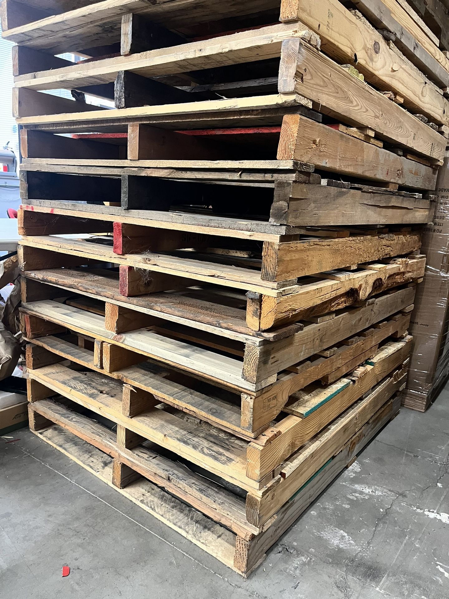 Solid Wood 2-Way Pallets