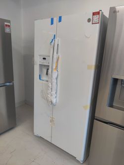 New GE
21.9 cu. ft. Side by Side Refrigerator in White, Counter Depth