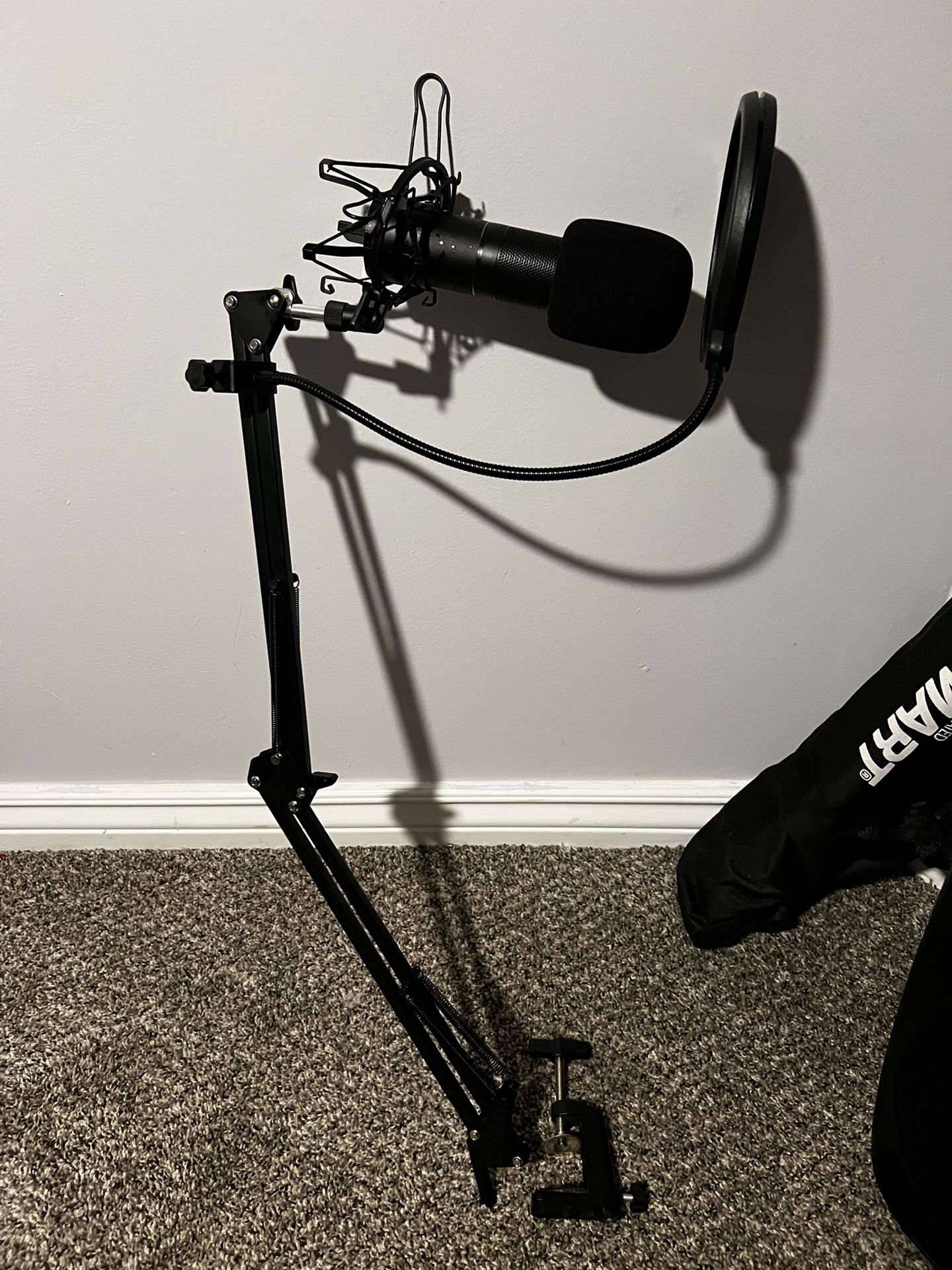 Podcast Or Studio Microphone With Mount