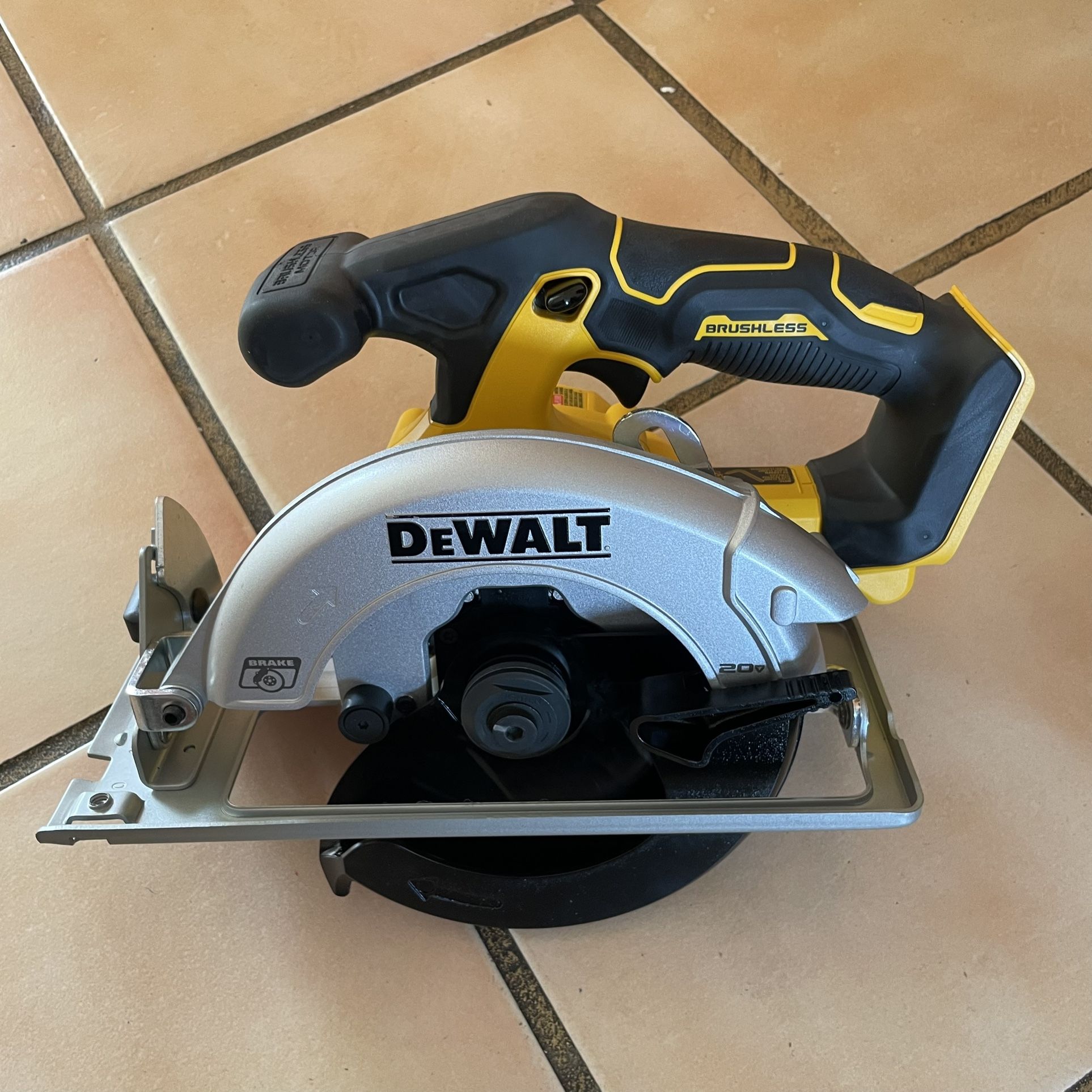 DEWALT 20V MAX Cordless Brushless 6-1/2 in. Sidewinder Style Circular Saw (Tool Only)