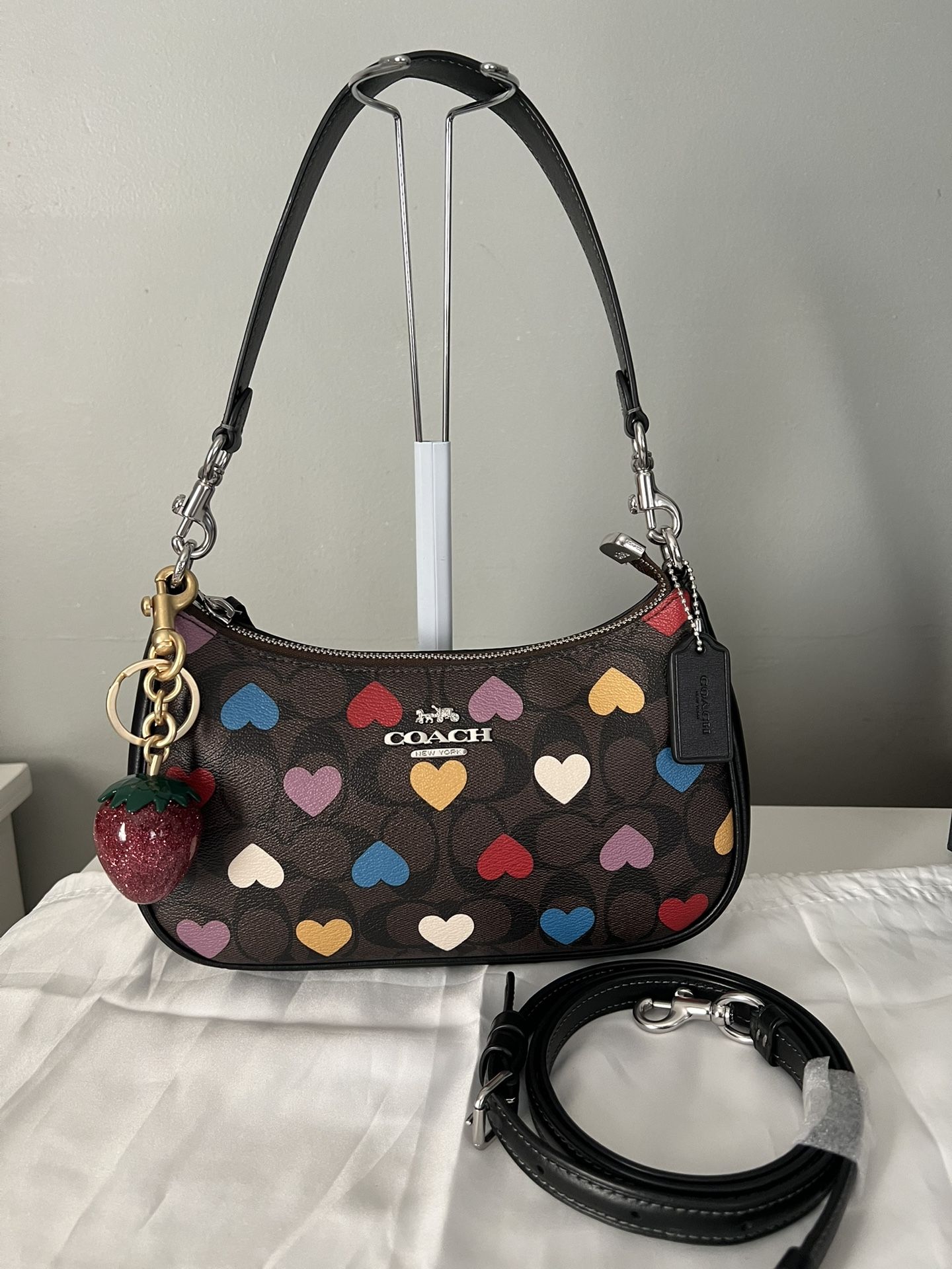 Coach Teri Shoulder Bag In Signature Canvas With Heart Print