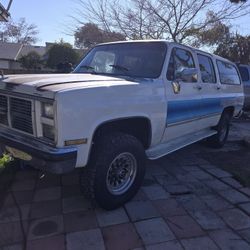 1987 GMC R2500 Suburban