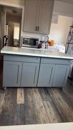 Quartz countertop cabinet with wheels