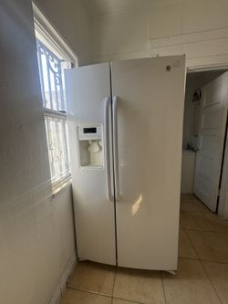 GE White Double Door Fridge