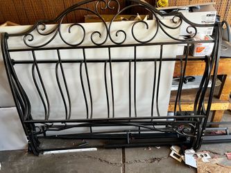 Queen Size Metal Bed Frame