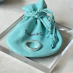 Tiffany & Co. Atlas Band Ring in Sterling Silver size 5 NEW $399