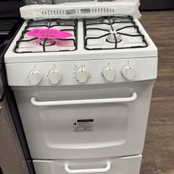 New Avanti.  24. Gas   Stove And Oven 