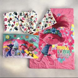 Trolls World Tour Lotta Love 4Piece one of a kind Toddler Bedding Set, Used once no rips or stains