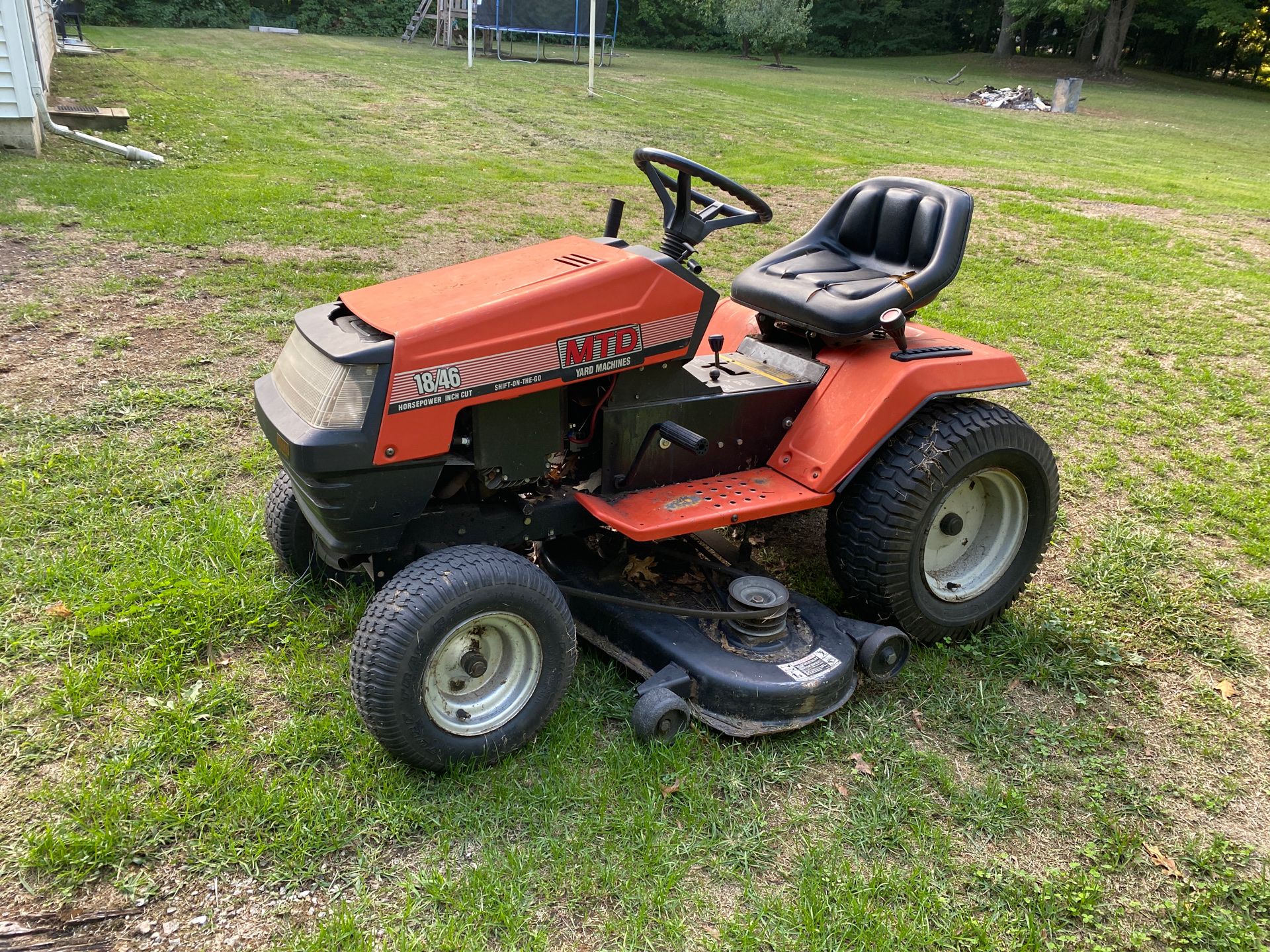 Lawnmower tractor