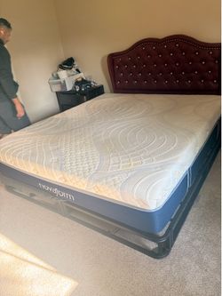 Blue and white Mattress, Costco Cal King memory foam good condition
