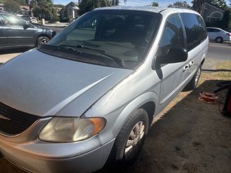 2003 Chrysler Town & Country Minivan