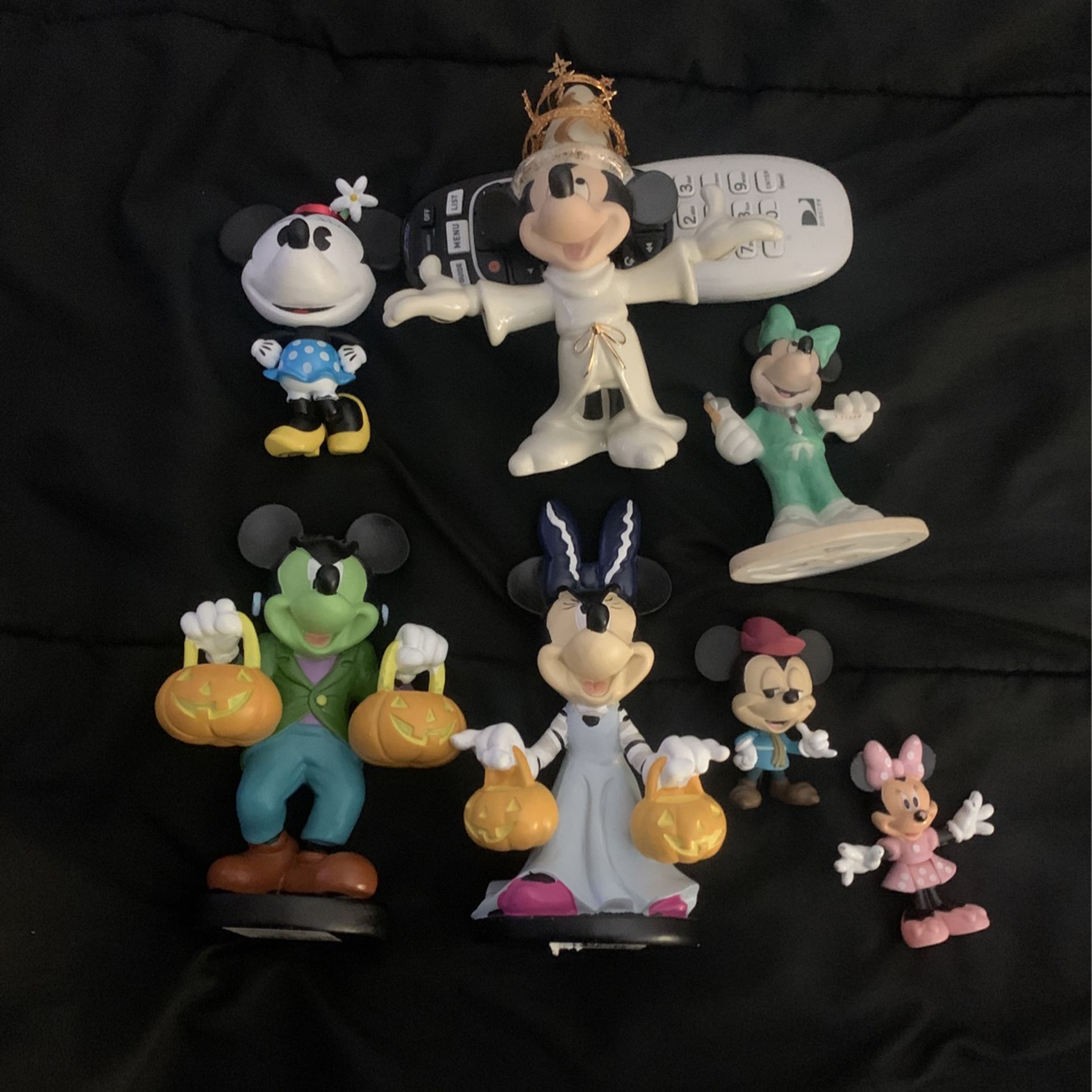Mickey & Minnie Mouse Lot of 7 different collectible figurines .