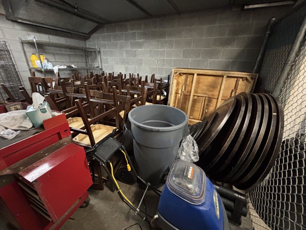 32 Chairs And 15 Tables