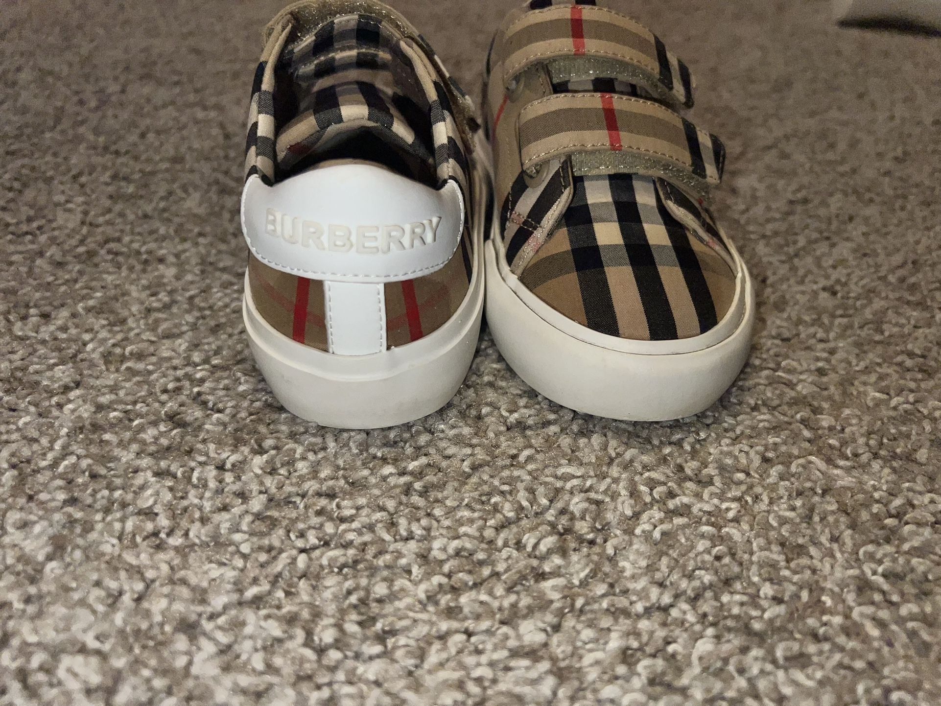 Toddler Burberry Size 26 (toddler 9)