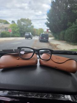 Ray-Ban Meta Smart Glasses with 2 Cases