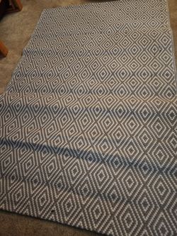 Used ROOM ESSENTIALS 48" X 72" INDOOR/OUTDOOR RUG 100% POLYPROPYLENE