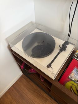 Record Player / Speakers / Record Player Stand