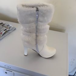 8 1/2 White Boots 