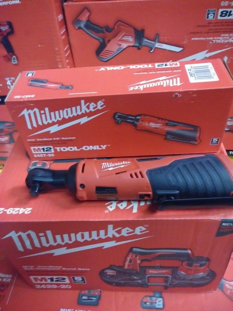 MILWAUKEE M12 CORDLESS 3/8 RATCHET TOOL ONLY NEW