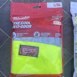 Milwaukee large X-Large yellow class safety vest with 9 pockets
