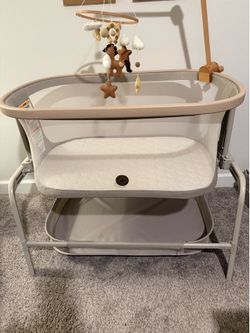 Maxi-Cosi Iora Baby Bassinets Bedside Sleeper, Portable Bassinet, Infant Bedside Sleeper Crib, Height Adjustable, Breathable Mesh, Large Storage Baske