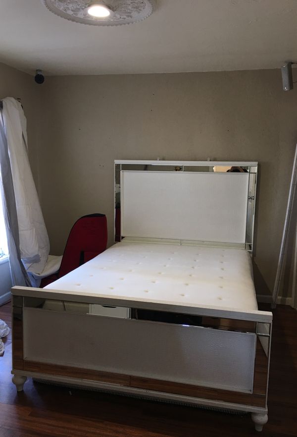 Beautiful Mirror Bed Paid Full 1700 For Whole Bedroom Set But Beautiful Mirror Bed Paid Full 1700 For Whole Bedroom Set But Just Ing The