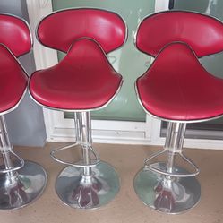 3 BAR STOOLS....4 LEATHER CHAIRS....RECLINER ....(READ DESCRIPTION 