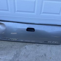 Toyota Tundra tailgate