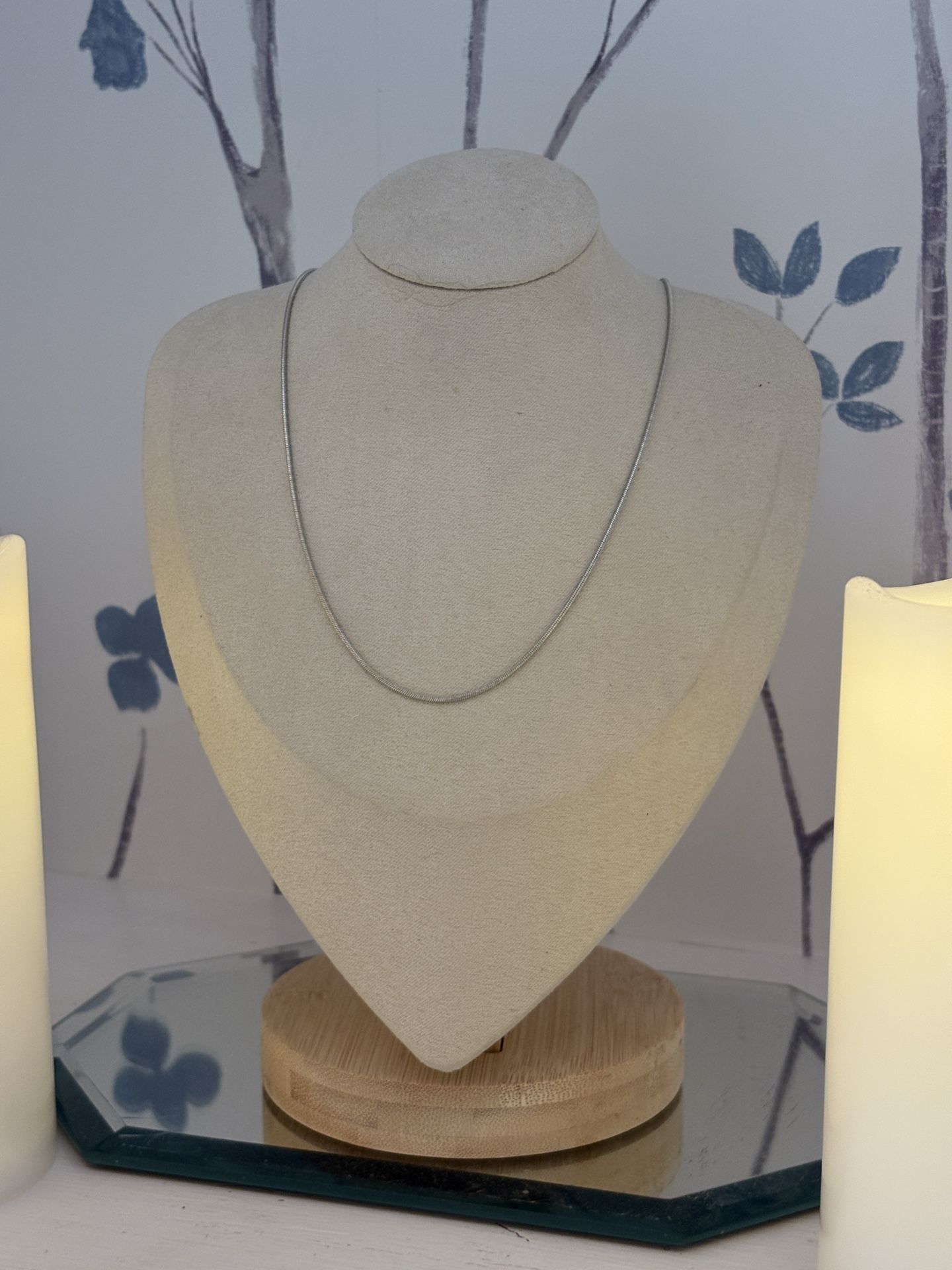 Sleek Silver-Tone Necklace Minimalist Design