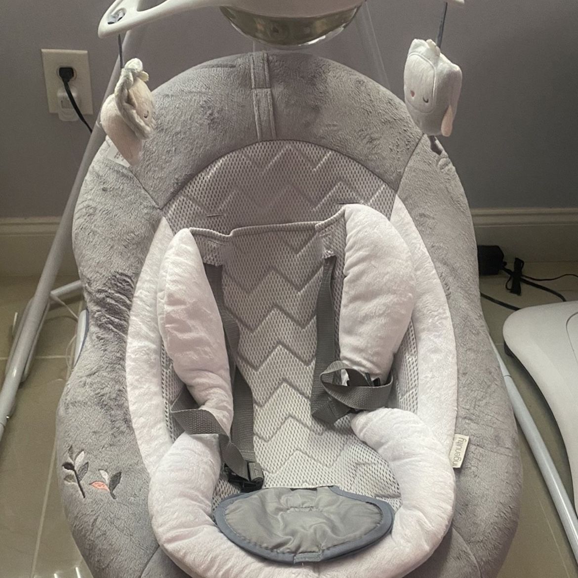 Ingenuity DreamComfort InLighten Cradling Swing