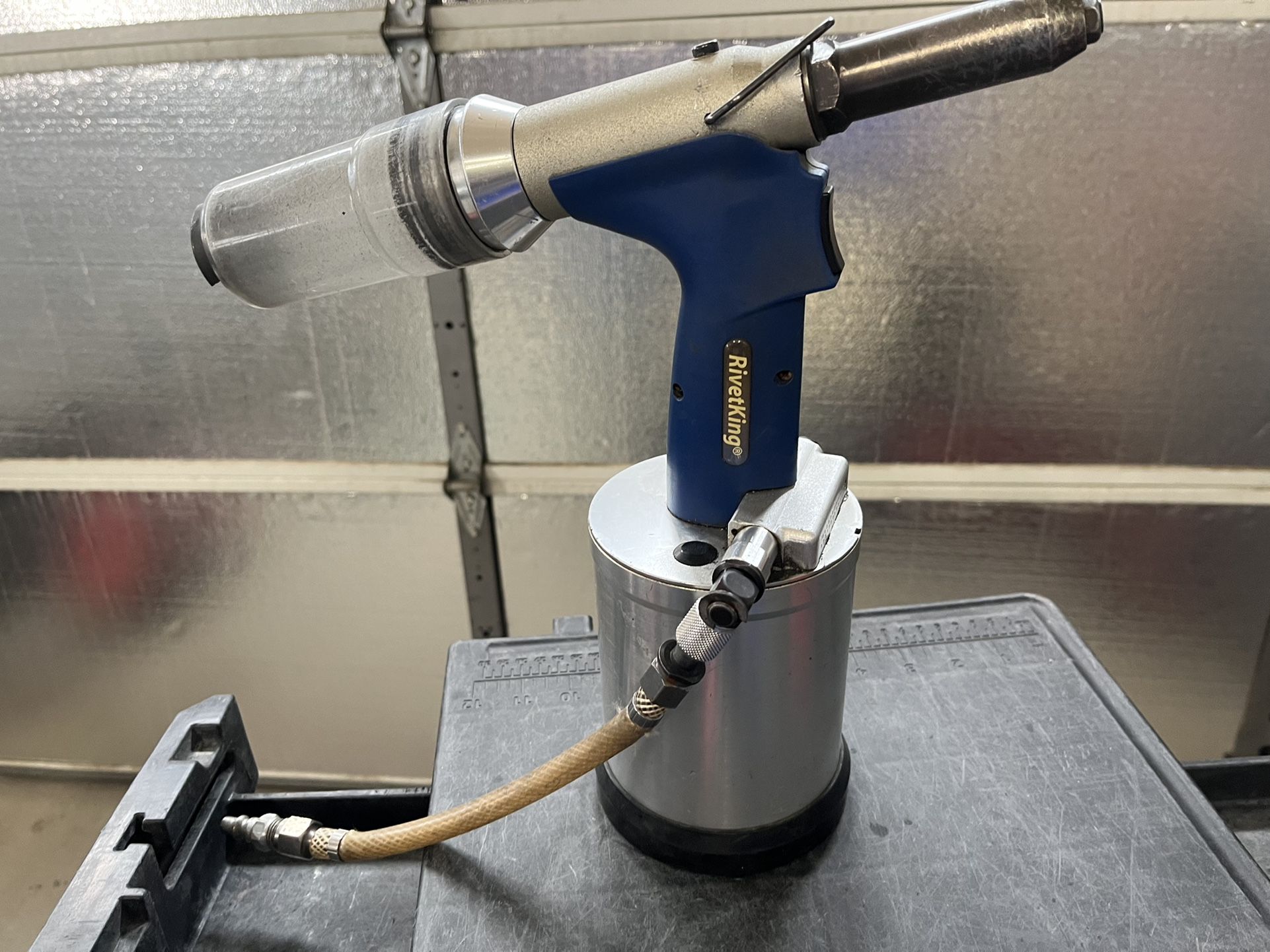 Rivet King Pneumatic Riveter