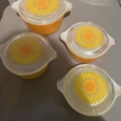 Pyrex Sunflower / Daisy Cinderella and Casseroles 