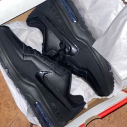 Size 10 Nike Ltd 3 brand new