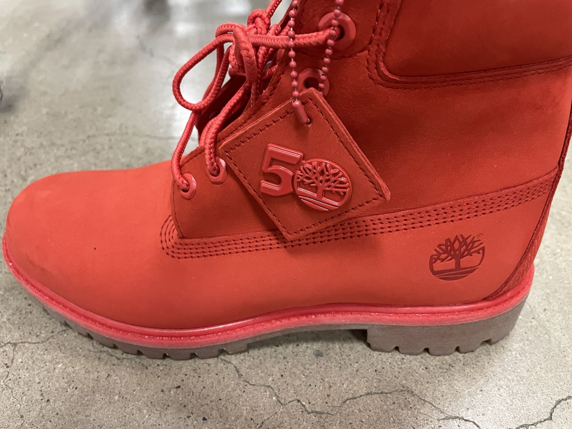 Timberlands EXCLUSIVE Reds Sz9.5